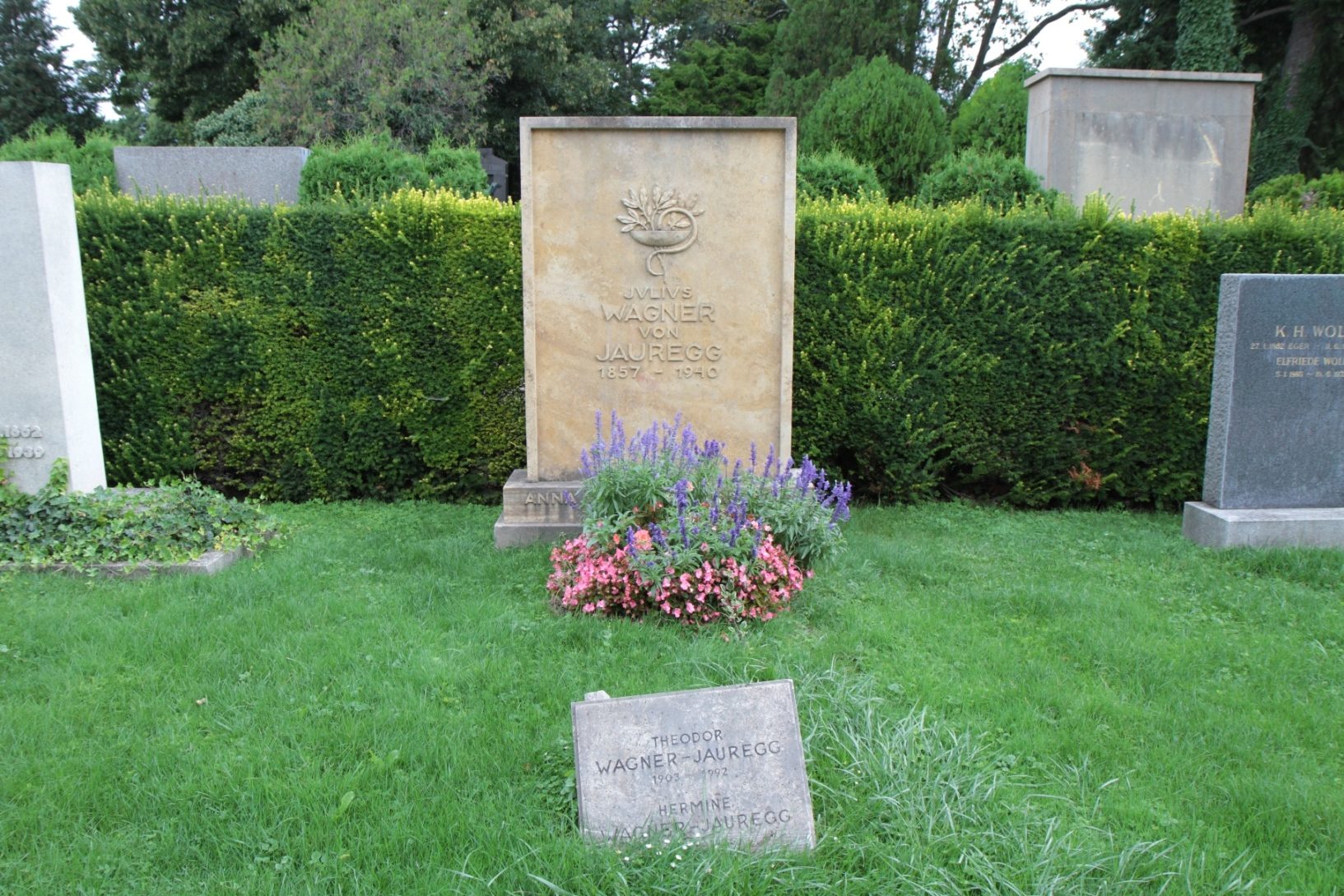 Julius Wagner-Jauregg's tomb, Vienna - 02.JPG